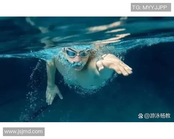 提升游泳技巧的关键要素与训练方法，助你在水中游刃有余掌握完美泳姿