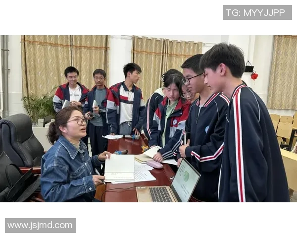 杨秀英独家揭秘:深入解析足球技巧与比赛心得分享 杨秀英独家揭秘:深入解析足球技巧与比赛心得分享